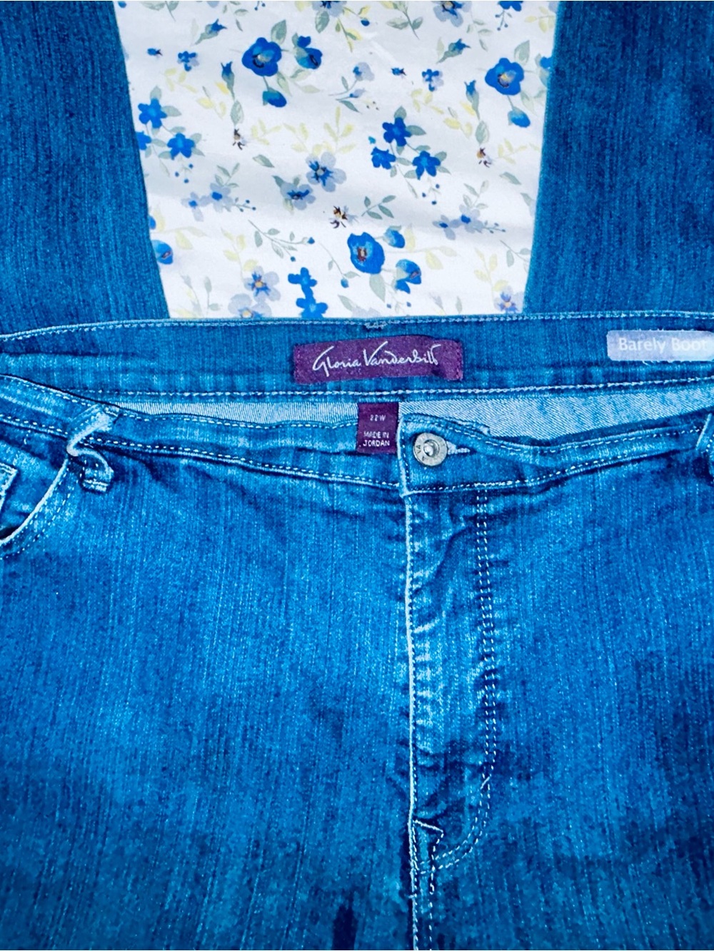Jeans 22W Gloria Vanderbilt Dark Blue High-Rise Jeans with Studded Back Pockets - Picture 4 of 9